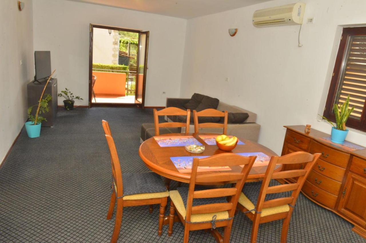 D Apartment Kotor Bagian luar foto