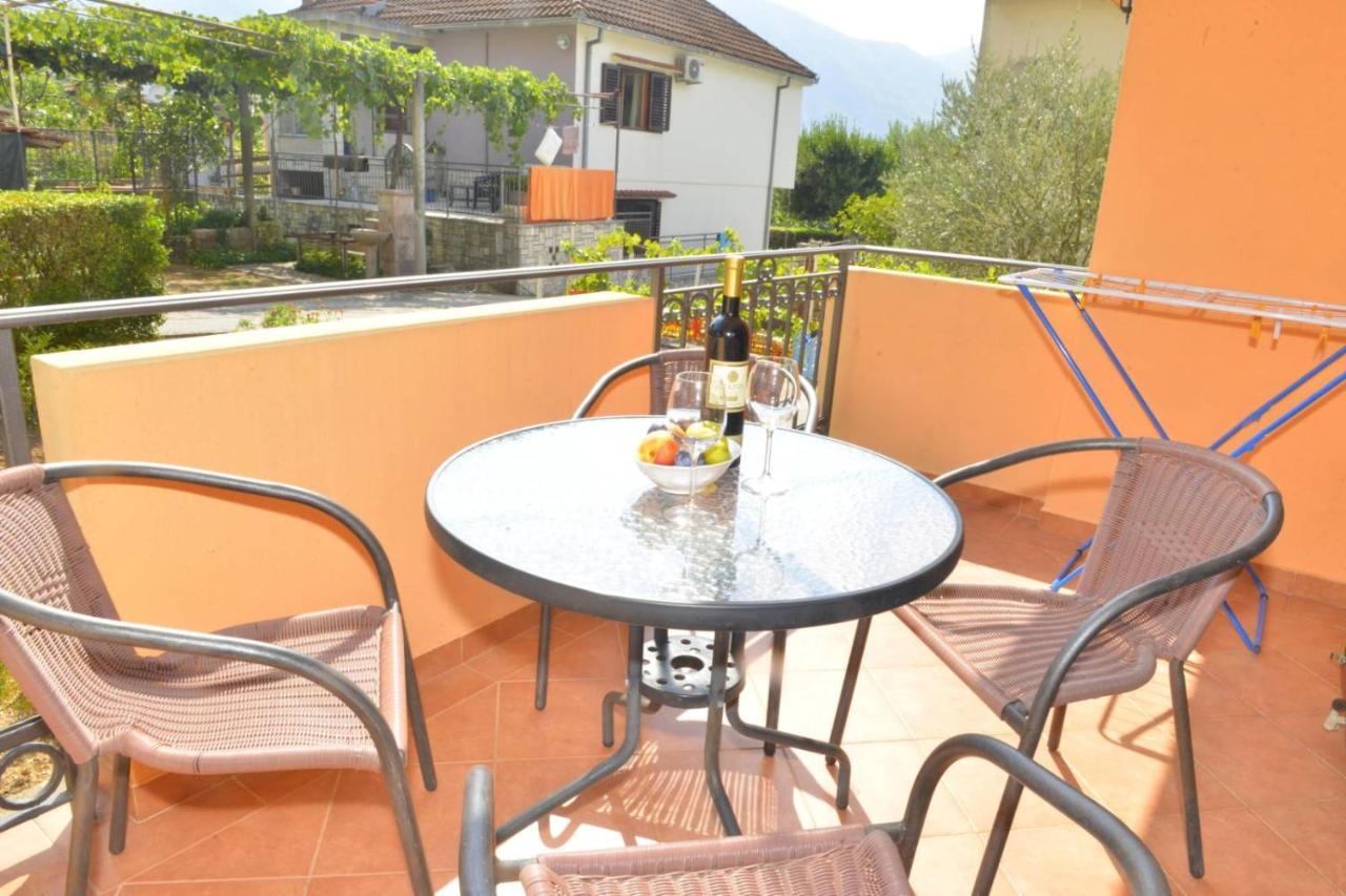 D Apartment Kotor Bagian luar foto