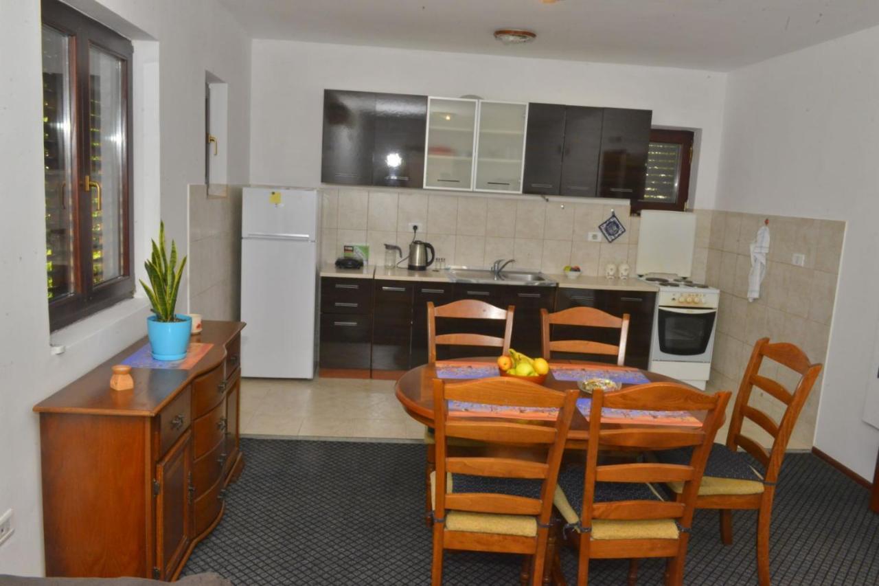 D Apartment Kotor Bagian luar foto