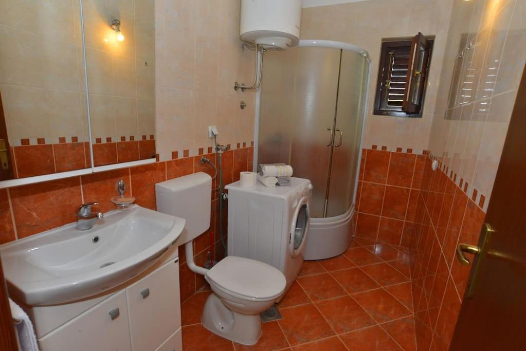 D Apartment Kotor Bagian luar foto