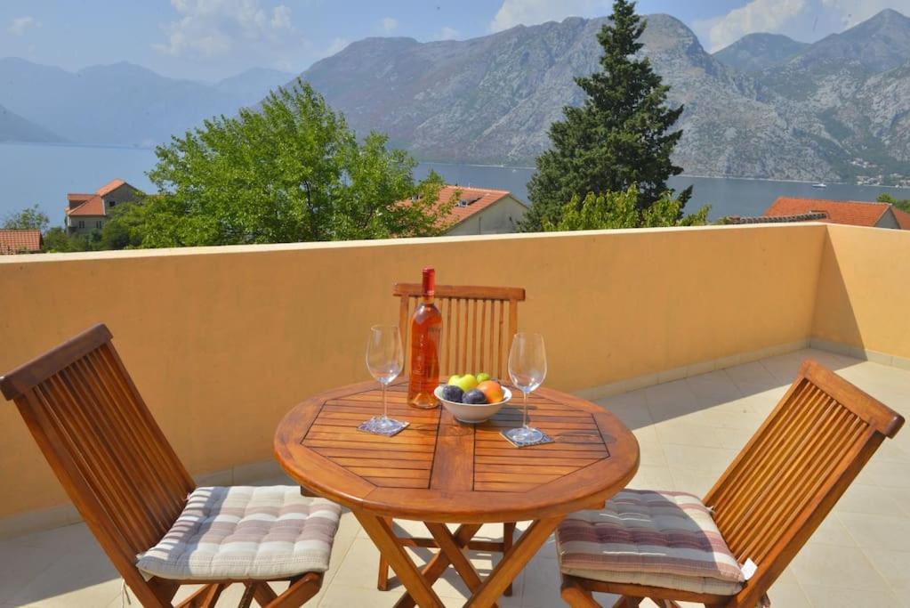 D Apartment Kotor Bagian luar foto
