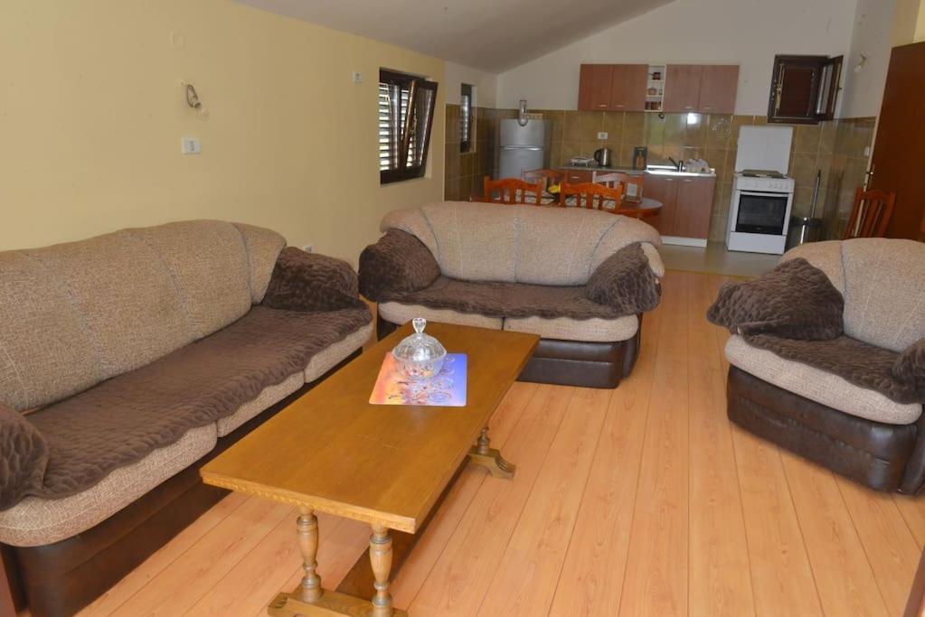 D Apartment Kotor Bagian luar foto