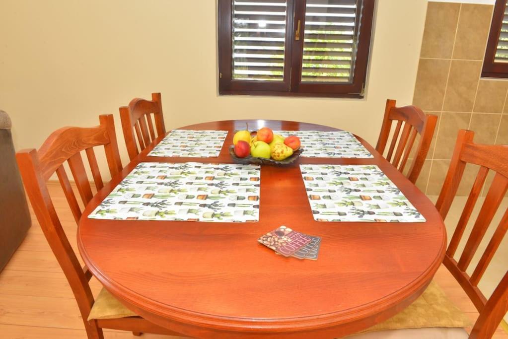 D Apartment Kotor Bagian luar foto