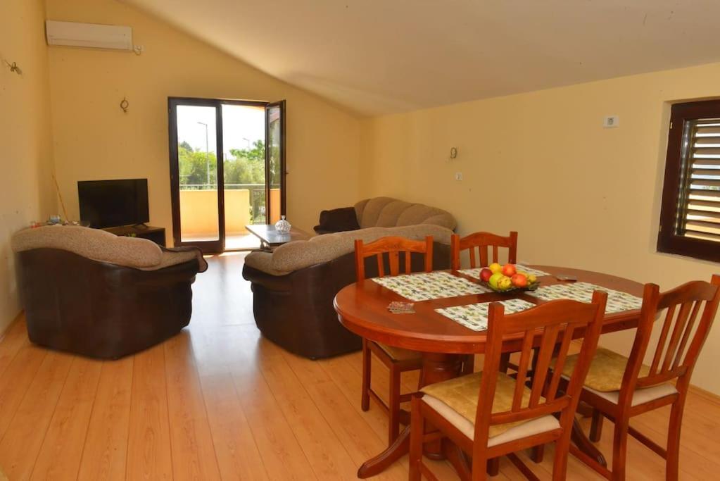 D Apartment Kotor Bagian luar foto