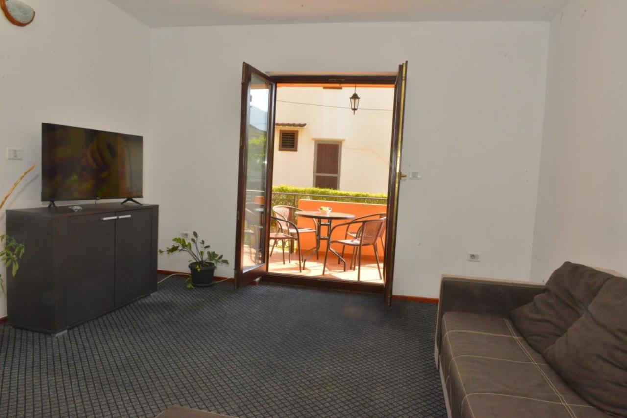 D Apartment Kotor Bagian luar foto