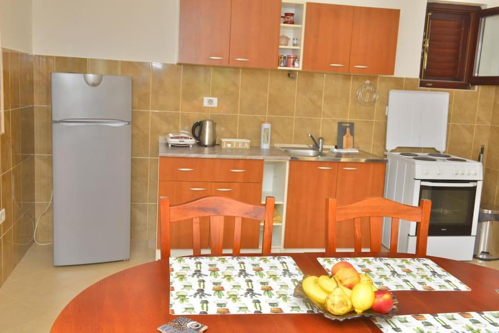 D Apartment Kotor Bagian luar foto