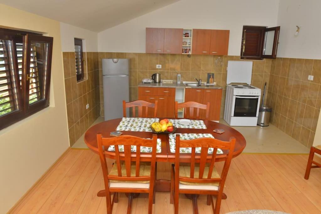 D Apartment Kotor Bagian luar foto