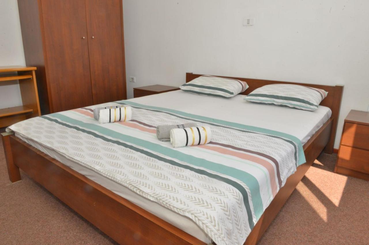 D Apartment Kotor Bagian luar foto